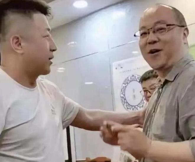 对话维他动力秦海龙：具身智能真正难题不是让机器人「学会」，而是跨本体「继承」